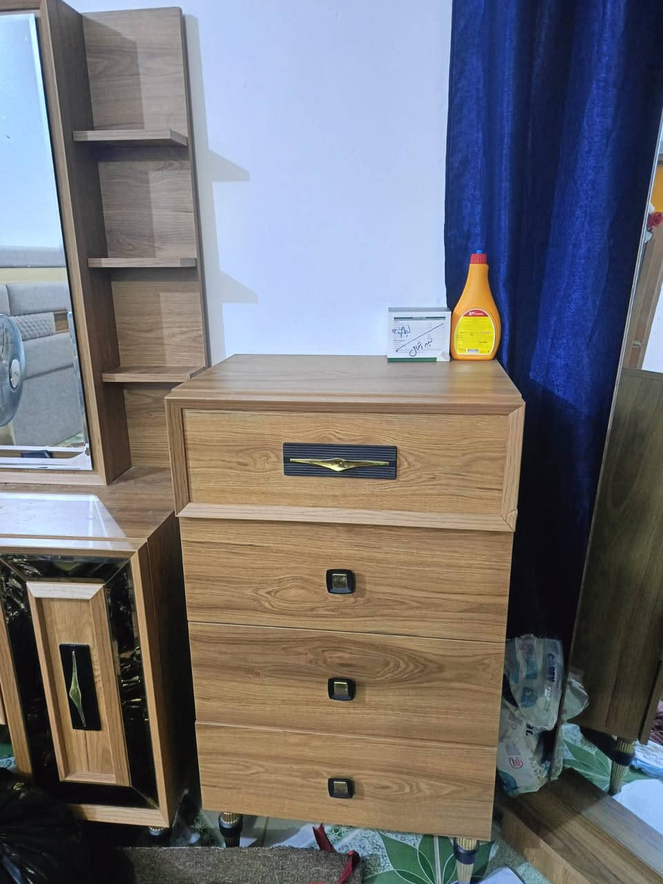 السلام عليكم غساله البيع جديدة السعر ٣٠٠ الف غرفه نوم السعر مليون وربع  ***********
