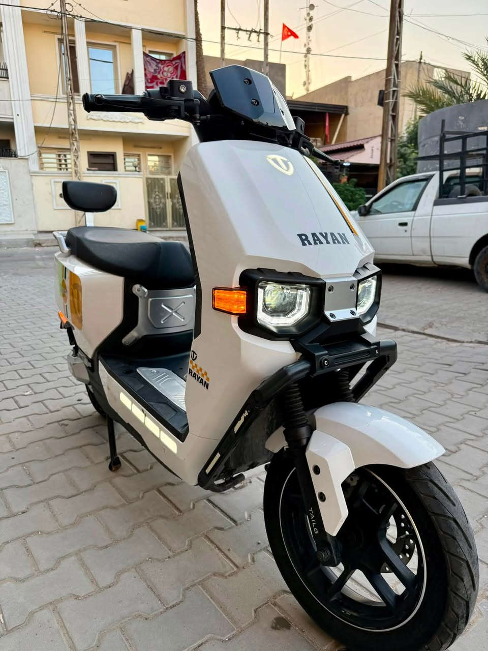 السلام عليكم ✋🏻للبيع دراجه شحن 🛵نوع ريان وحش الكون موديل2025 استخدام قليل 
6 بطاريات مسطره 🔋شرط الفحص 
ملف 2000
سرعه 80⚡️
نضام بارك🅿️
نضام بك
شاحن تلفون🔌
مثبت سرع رقم الهاتف☎️*********** السعر💵900الف وبيه مجال 
العنوان📍بغداد الكرخ الاولى الوشاش مقابيل مستشفى الطفل
