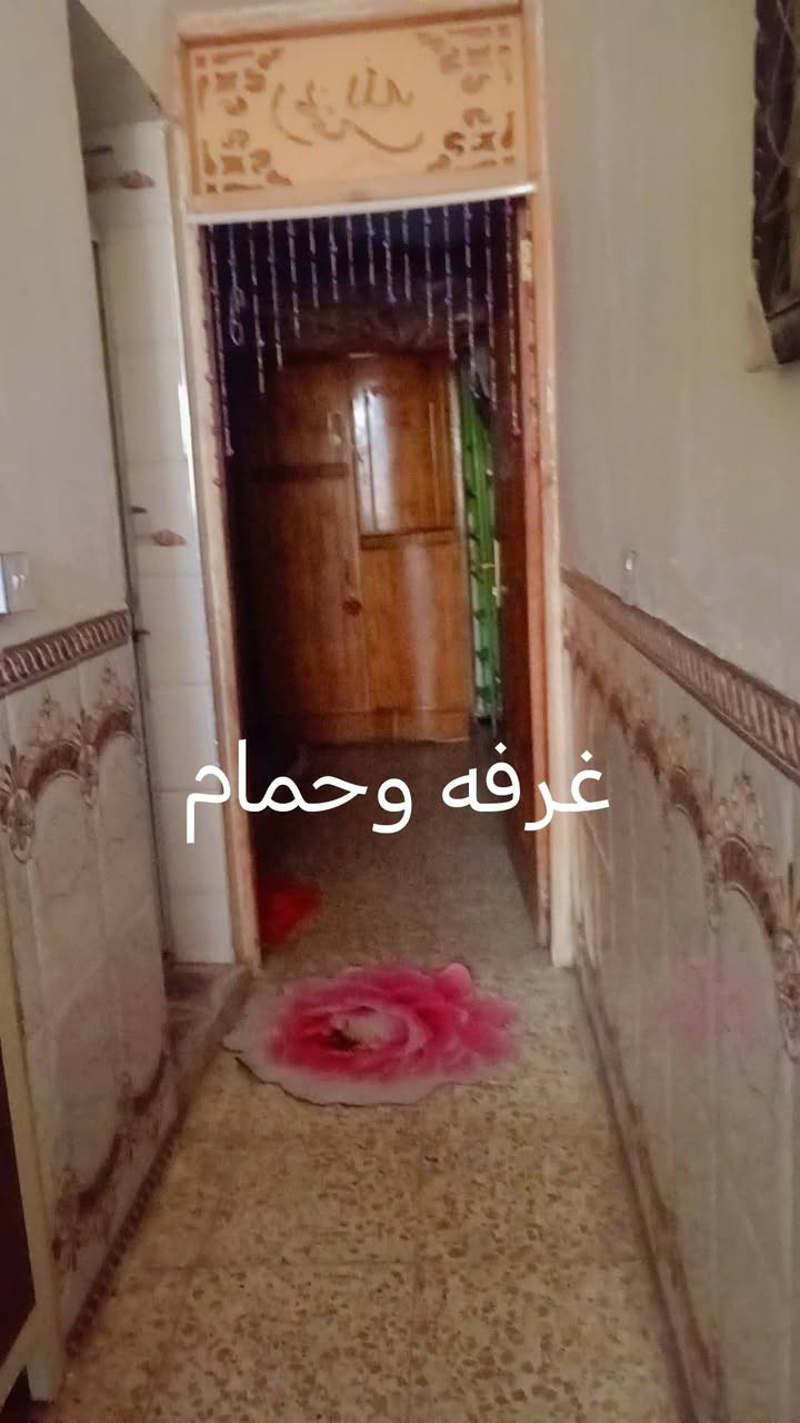 من رخصت ابو البيج عندي بيت للبيع بناء جديد نضيف كاشي سيراميك ماي كهرباء كله متوفر المكان حي البتول الزراعي مشمول طابو  مساحه 80متر سعره 65 ***********
