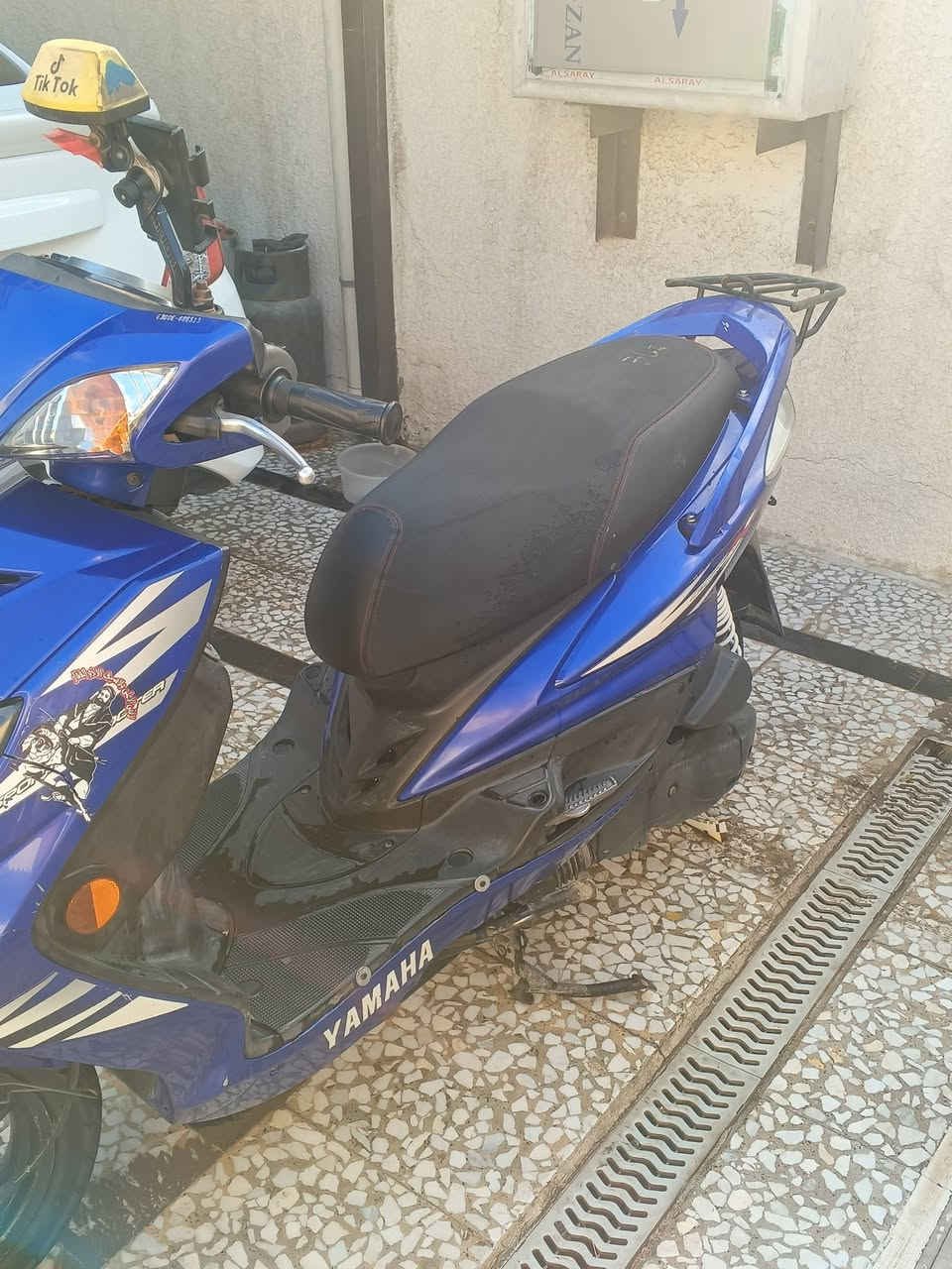 سلام عليكم
دراجة سكنس فحل نوزل 
دراجة كفالة عامة 
كفر مكينة مفتوحة ترجع الدراجة 
كلشي شغال نكرة سلف
الرقم ***********
العنوان بغداد الأمين الثانية
