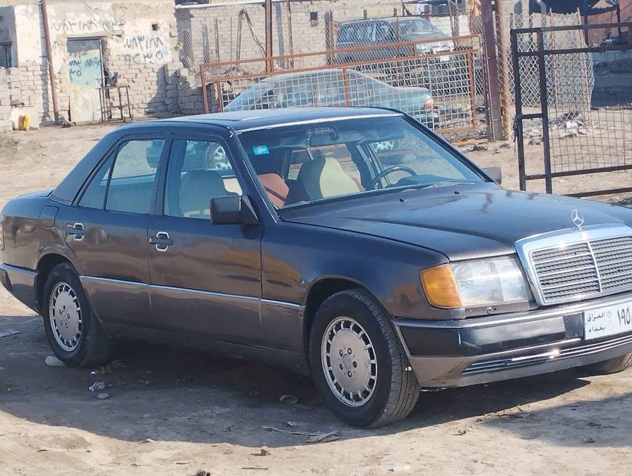 سلام عليكم سياره للبيع داب موديل 87 رقم بغداد نكليزي  سياره حلوو قواعد سليمه  بيه تبخير بل مكينه غرافه حلوو   مصبوغه جماليه اسعر40    مكان  ناصريه سوك الشيوخ ***********
