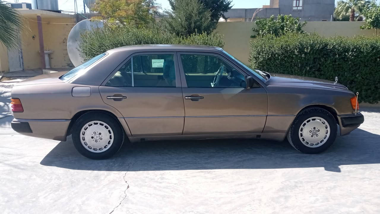 مرسيدس دب موديل 92 كير محرك بطة 2500. صبغ عام جمالية. سيارة جاهزة. السعر 45 وبيها مجال 
***********
