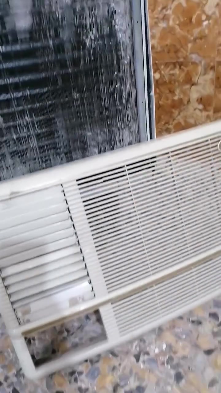 مكيف طنين نضيف كلش شرط الفحص للبيع سعره ٢٥٠ وبي مجال اتصال هاتفي ***********
