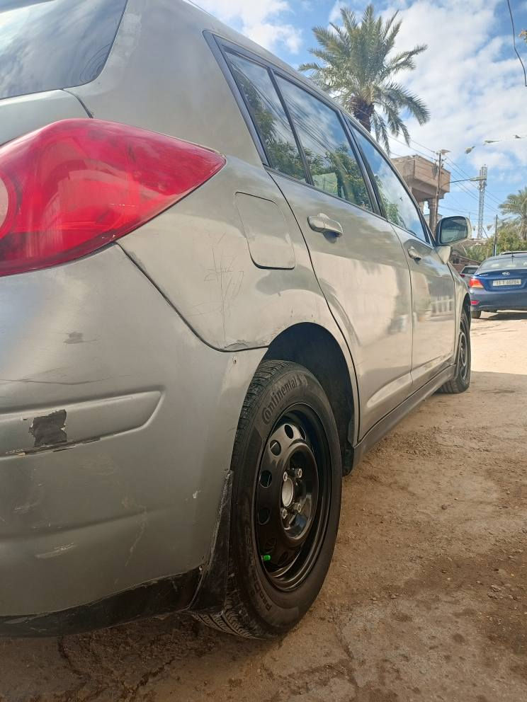 السلام عليكم 
نيسان فيرسا 2010 
مكينه او كير او ميكانيكيات الحاله جيدا 
صدر نقص فقط دبلات تخم اوياله جديد
وارد امريكي كندي بدون ليبل السيارى حادثها جاملغ خلفي مواصله حوض مصبوغه احزام بدون معجون فقط الجاملغات الخلفيه مكاني كهربأيات كلها شغاله 
مكاني بغداد الغزاليه 
السعر 70 او بيها مجال للاستفسار الاتصال 
*********** بغداد, العراق
