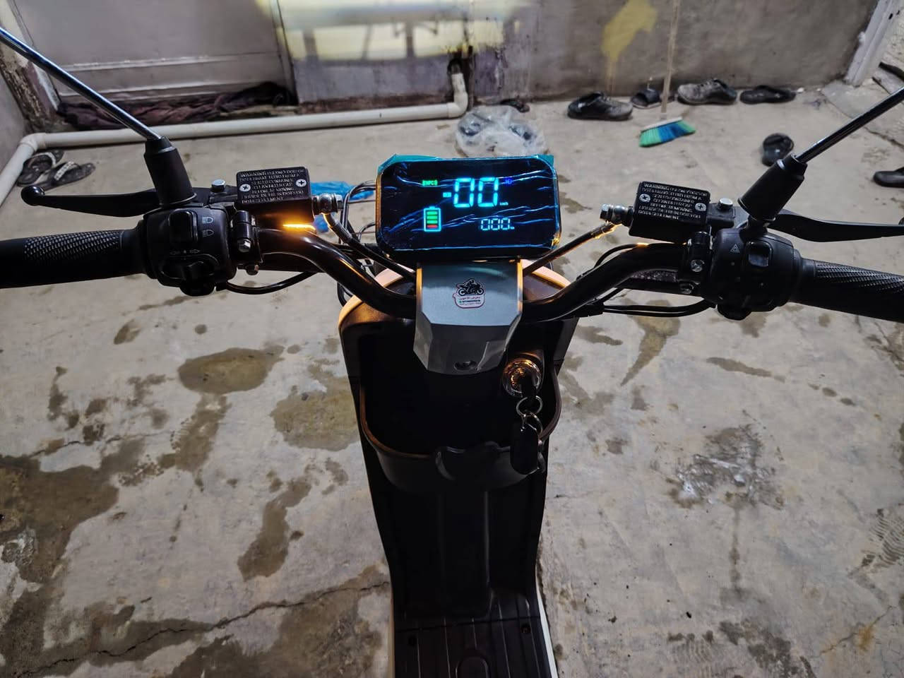 سلام عليكم دراجه شحن R9 بطاريه 5 موديل 2025 فول مواصفات صارلي شهر ماخذهه صفر سعر 475 بي مجال رقم تليفون***********
