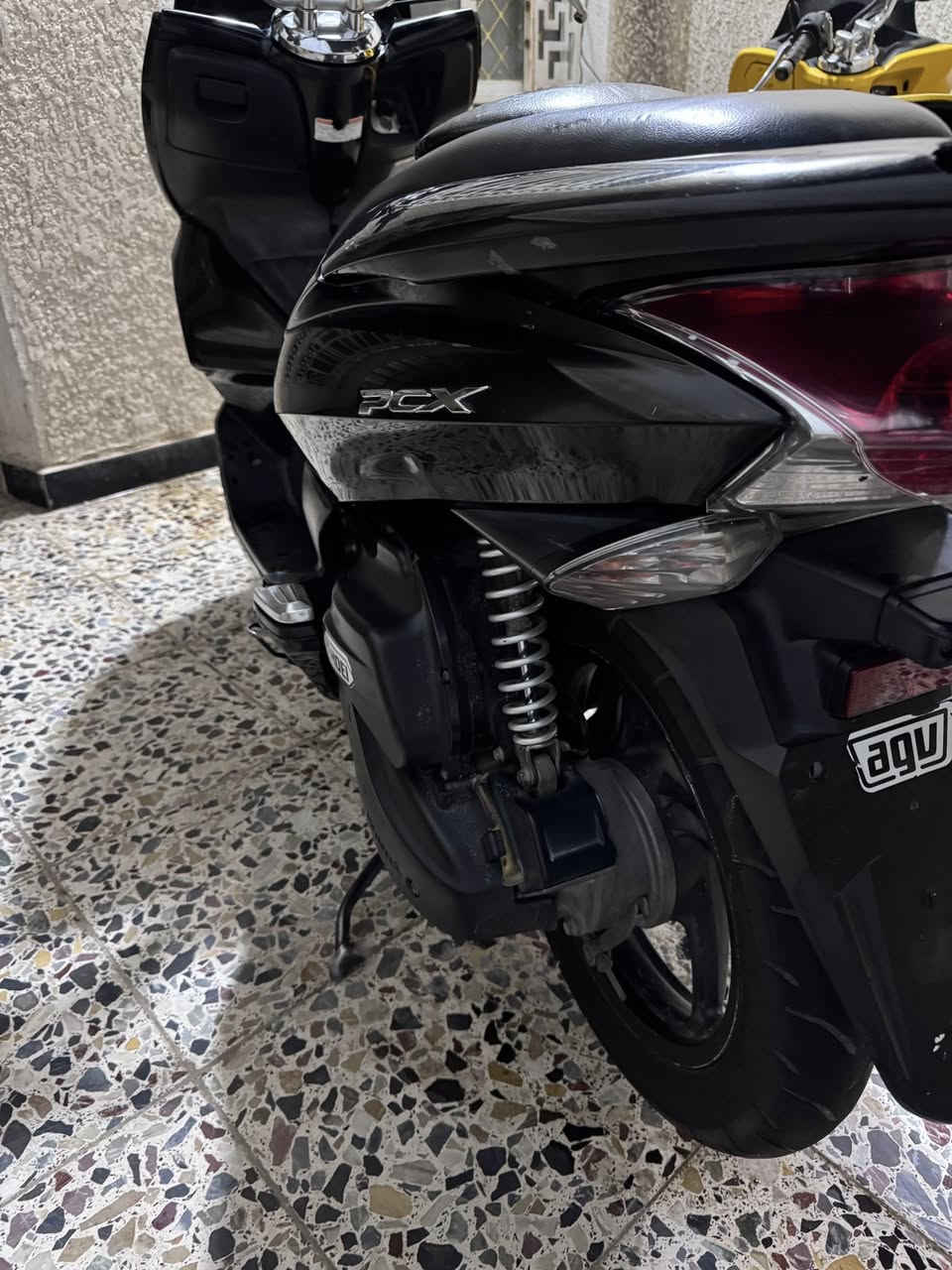 سلام عليكم PCX جيل اول ياباني JF
مكفوله كفر ومكينه بلادي شرط اذا مو تراي 
زيور والمكينه متسمع صوتهة تاخذه بلاش 
ماشيه 29الف ☑️ 
حساس ازدحام ☑️ 
حساس ستان ☑️ 
مكينه 125 ☑️ 
السعر 10 وبيه مجال مكاني الامين الثانيه 
رقمي *********** ماسنجر ممتواجد
