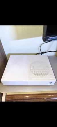 بما انو قربت العطله وراح تصعد الاسعار  اكس بوكس one s ديجتال واحد تيرا...