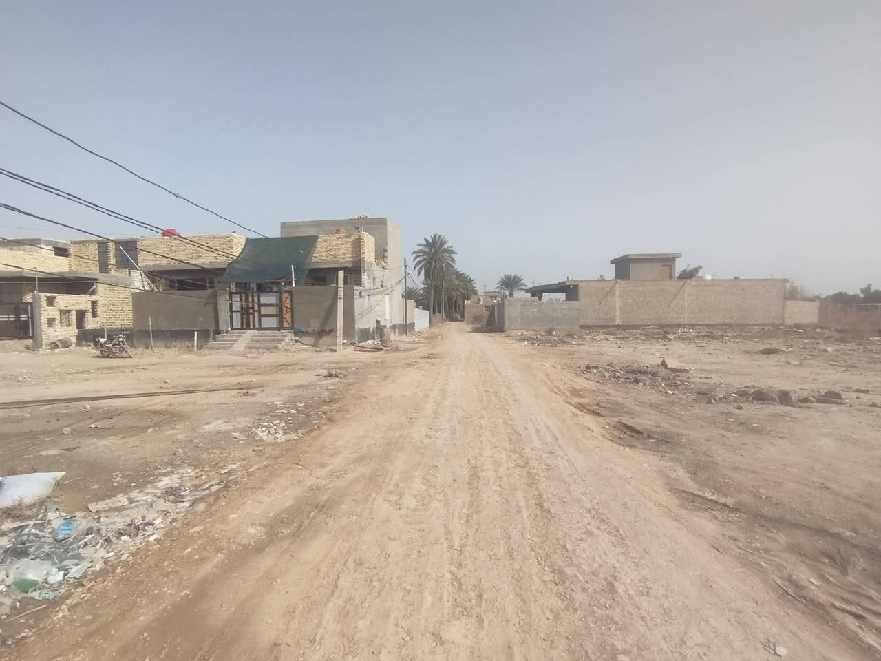 سلام عـْليگم بيت. مساحه 300متر. زراعي. سند. 25.    حله شارع الخدمي.  خلف.  محطة الغاز.      يتكون م̷ـــِْن غرف نووم 2 مجمع صحيات 2.  ستقبل +مضيف+مطبخ. حار. +بارد.  توصل فقط ‏‪0783 190 1549‬‏ سيمكار +متوجد وتساب. السعر. خاص. مو شراي. لٱ يكسر بحلال العالم
