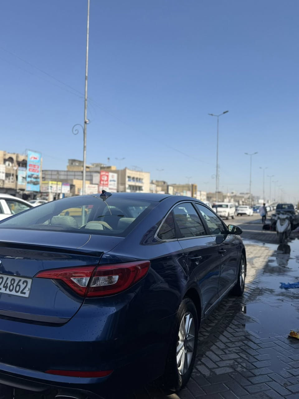 السلام عليكم سوناتا للبيع موديل ٢٠١٧ السياره وارد امريكي حادثها بجم بدون دواخل السياره جديده مكفوله من الشواصي و الغود والشخوط السياره جديده كلش رقم سليمانيه سنويه جديده بيها بس ٣. قطع من حادث امريكا السياره جديده و تخبل ربع دينار ما تصرف عليها  مكينه كي خير من الله رقم الهاتف ***********. سعر مناسب جدآ ١١٣ وبيها مجال 🩵
