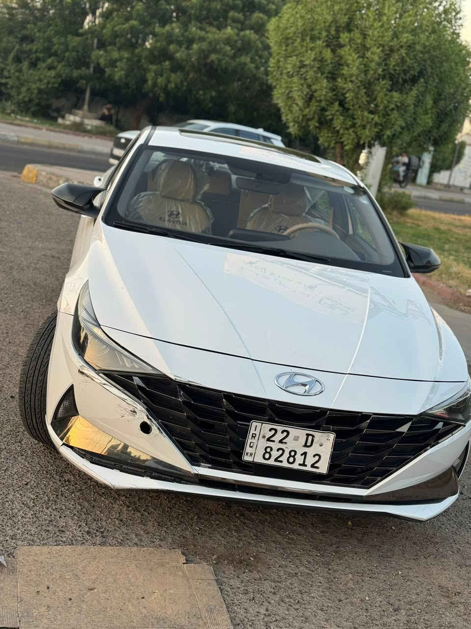 🚘 للبيع النترا 2023 خليجي 🚘
🔹 اللون: أبيض

🔹 المحرك: 2000cc

🔹 وارد خليجي

🔹 كير AT المرغوب

🔹 الممشى: ١٢٣ الف كيلو 

✨ فول مواصفات: 

✔️ فتحة سقف 2 طكه

✔️ مفتاح وليست بصمه 

✔️ شاشة أصلية تدعم Apple CarPlay و Android Auto

✔️ 3 وضعيات قيادة (Eco / Normal / Sport)

✔️ نظام ABS

✔️ تبريد ثلاجة قطعتين

📌 السيارة بانزين محسن بالكامل

📌 الدهن كله أصلي

📌 باتري جديد

🔧 الملاحظات:

بارد بسيط ب بنيد و و بجاملغ 

💰 المطلوب: 157بيه مجال بسيط 

📍 المكان: بغداد - حي الجهاد / حي الحسين

📞 ***********
