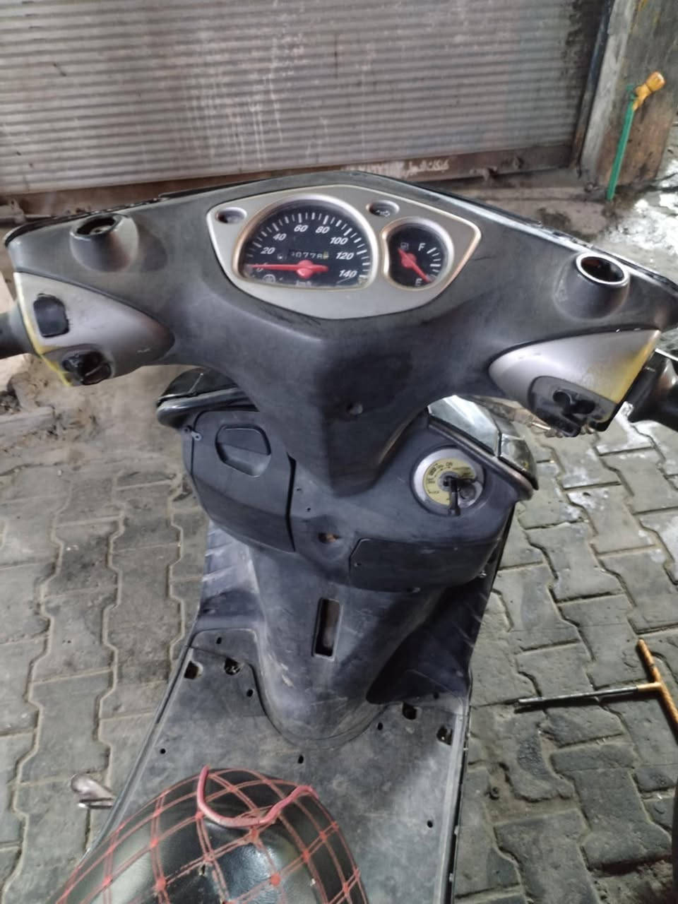 السلام عليكم دراجه للبيع المكينه مكفوله بيه نواقص بسيطه ودواسه رجل وبريك خلفي دراجه نضيفه خير من الله مكاني الحريه  ***********
