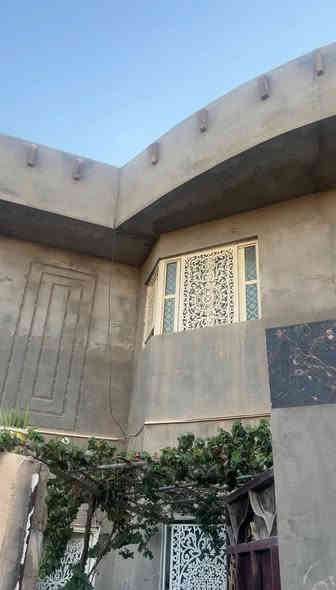 للبيع مشتملين بحي المعمل بصف الخدمي
المشتملين ركن بمساحة 250 واجهة 20 
 استقبال وصالة ومطبخ
 و3 غرف نوم
***********//***********
