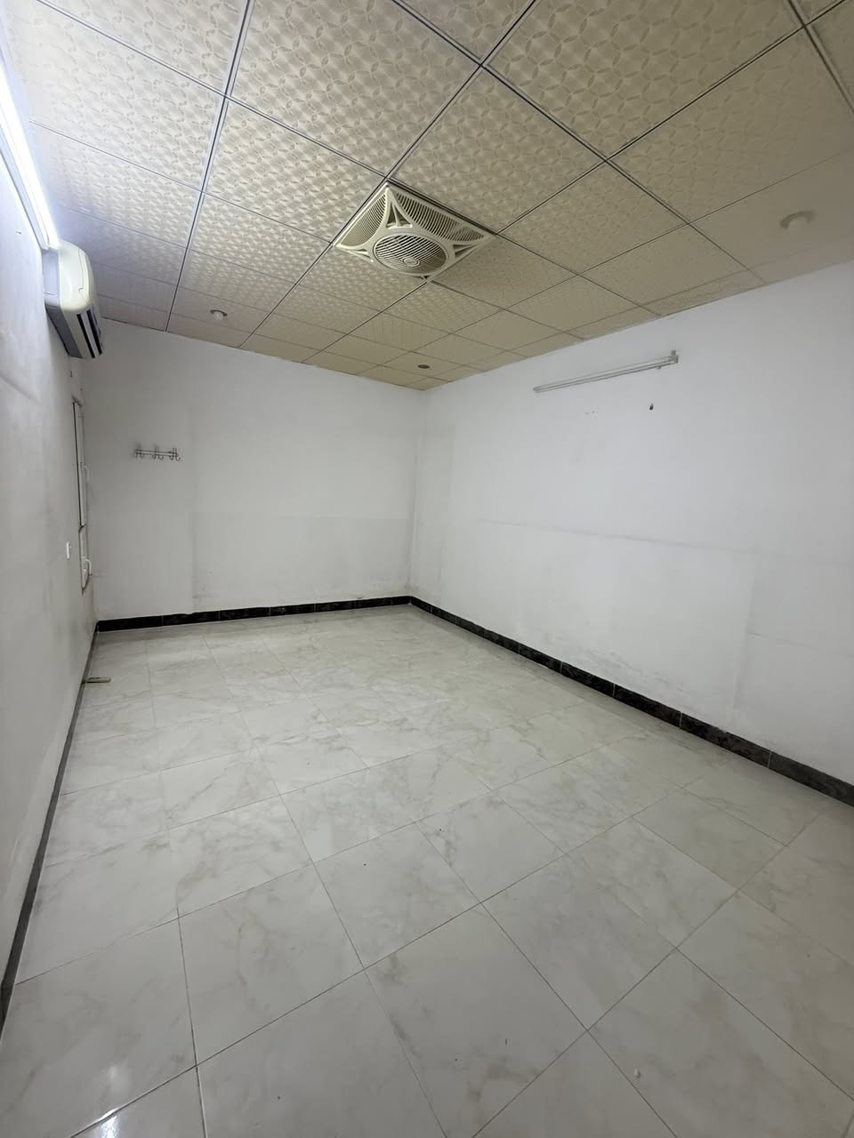 دار للإيجار 
مساحة 200 متر بناء نظيف 
الموقع الحرية 
قرب محطة الكهرباء 
استفسار 
***********
***********
