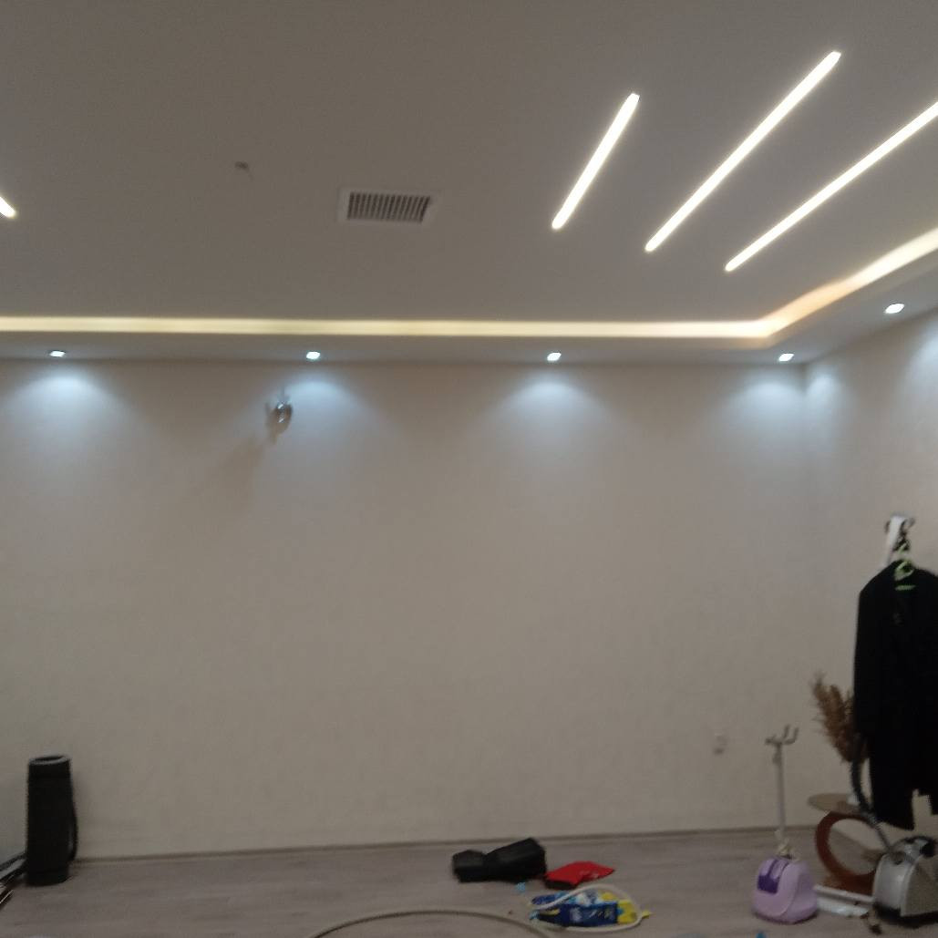 ئەم خانووە بۆ فرۆشتن لە بەکرەجۆی تازە 
ڕووبەری خانووەکە 200 مەتری تاپۆیە و ڕووی ڕۆژهەڵاتە
خانووەکە پێکهاتووە لە دوو نهۆم ، نهۆمی یەکەم پێکهاتووە لە مەتبەخ و مساعیدو میوانێکی گەورە لە گەڵ دوو نوستن و موشتەمەلات قادرمەی هەیە بۆ سەرەوە کە پێکهاتووە لە دوو نوستن و موشتەمەلات و باڵکۆنێکی گەورە
خانووەکە کامل کاشیەو دەکتی بۆکراوە کامل کنافە
نرخی ئەم خانووە 12 دەفتەر و نیوە
بۆ زانیاری زیاتر پەیوەندی بکەن بە نووسینگەی نوێ بوونەوە *********** السليمانية, العراق
