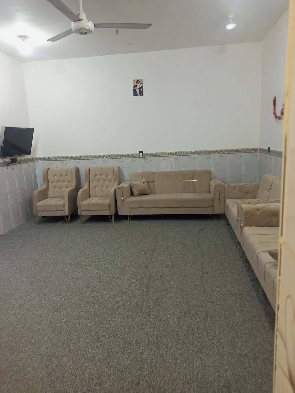 اللهم صل على محمد وال محمد 
بيت للبيع زراعي حي النفط مساحه ٢٠٠م 
غرفة نوم  عدد ٢.  ٦×٤.صاله جبيره
مطبخ. ٤×٤. ستقبال ٦ونص×٤.
 حماماد داخليه و خارجية البيت نقصه 
 بس شتايگر عالي عن الشارع 
السعر خاص حسب رغبة صاحب العقار 
واتساب ***********
