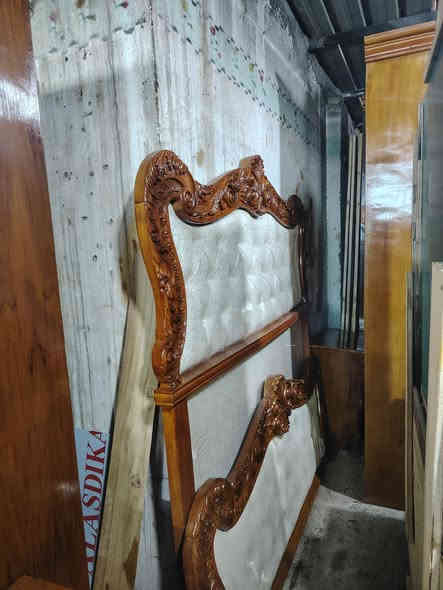 السلام عليكم غرفه نوم مستخدمه استخدام قليل تسكام ثكيل سعر مليون و300قفل مكان ديوانيه للا ستفسار ***********
