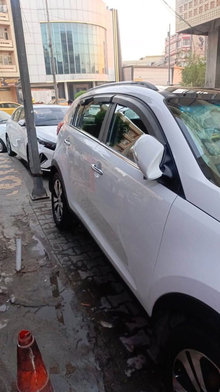 سبورتج موديل ٢٠١١ ماشيه ٢٠٠ مكفوله من الصبغ عدا البارد السياره باسمي كير ومحرك وتبريد مكفولات مكاني  بغداد الاعضميه قرب مثلجات حديد *********** السعر ١٢٥ بيها مجال
