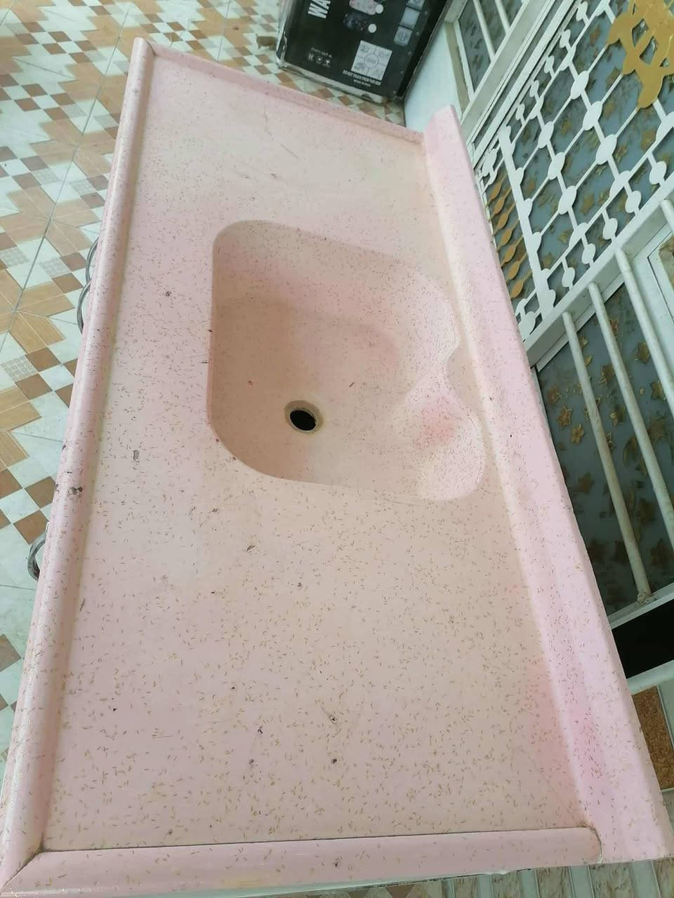 سنك و ملحقه وياه قياس متر ونص مرمر استعمال أقل الشهر 
العنوان حي الوحدة الثانية قرب مدرسة الجماهير 
***********
