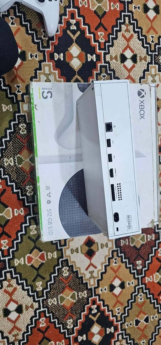 للبيع: Xbox Series S (نظيف جداً)
الجهاز غني عن التعريف، أداء جيل جديد وحجم مثالي. الجهاز كامل مع كافة ملحقاته الأصلية.
📦 المحتويات:
• الجهاز: اكس بوكس سيريس اس (Xbox Series S).
• الملحقات: الكارتونة الأصلية + كافة التوصيلات الأصلية (HDMI وكيبل الباور).
• اليد: اليد الأصلية للجهاز (نظيفة وبدون أي عيوب).
🎁 هدية إضافية:
• اشتراك كيم باس (Game Pass Ultimate) لمدة شهرين مجاناً! (يعطيك وصول لمئات الألعاب فوراً مثل Forza, Halo, و FC25 , وكود تقريبا كل الاجزاء , وحته gta5).
💰 السعر: [340] (قابل التفاوض).
📍 الموقع: [بغداد - العبيدي ].
🚚 التوصيل: [  غير متوفر].
📞 للتواصل: مراسلة الخاص


**إذا كنت صاحب هذا الإعلان وتريد حذفه لأي سبب، رجاءا أرسل رسالة إلى الدعم الفني**