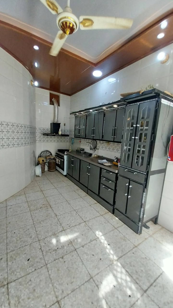 السلام عليكم
دار للبيع ١٦٠ م طابو زراعي 
غرفتين وصاله ومطبخ واستقبال وحمام داخلي وخارجي البناء طابوك الأساس صب وسكف صب كونكريت السعر ٦٨
 عنوان الدار شارع علكم 
مكتب بغداد للعقار 
***********

