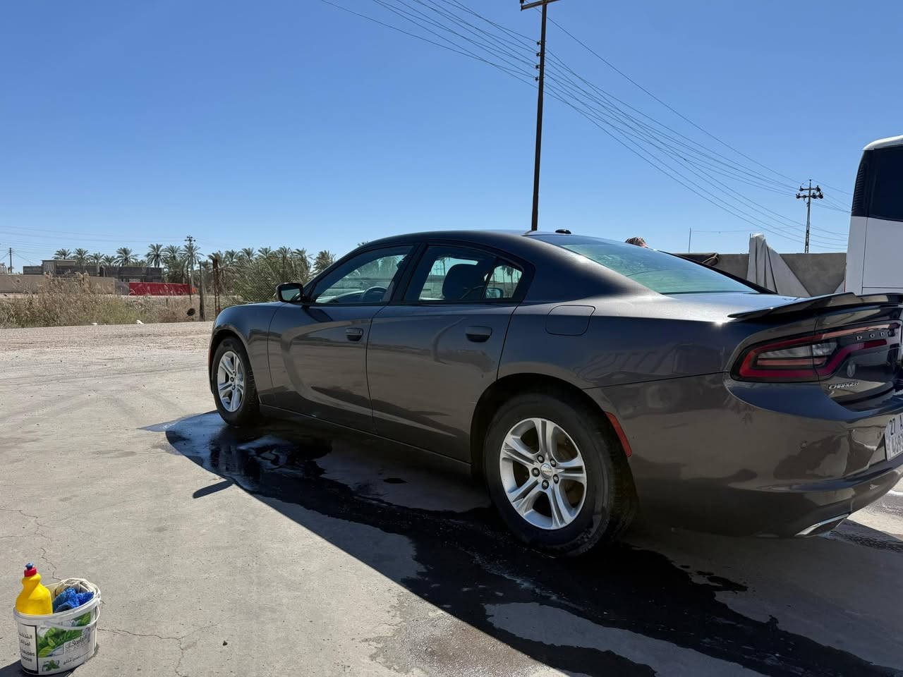 السلام عليكم جارجر 2015 الون فيلي سياره حادثها مال امريكا فقط دعاميه اماميه فقط بدون شواصي ولا ايرباك بدون دواخل بيها مكانات بارد فقط سياره جاهزه محرك كير حداده تخم تاير تبريد ثلج كواتم بلاديه مواصفات عاديه رقم ذي قار حره بسمي تحويل مكان سياره بصره 
مواصفات حساس خلفي تشغيل عن بعد كشن كهربائي 
السعر 175 وبيها مجال 
***********
