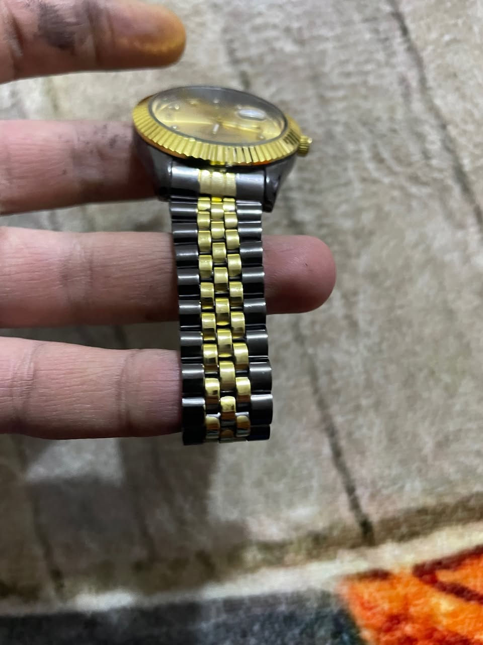 سلام وعليكم ساعات بهاذ الشكل كلش راقيات اعلى سعر ابيع للاستفسار واتساب ***********
