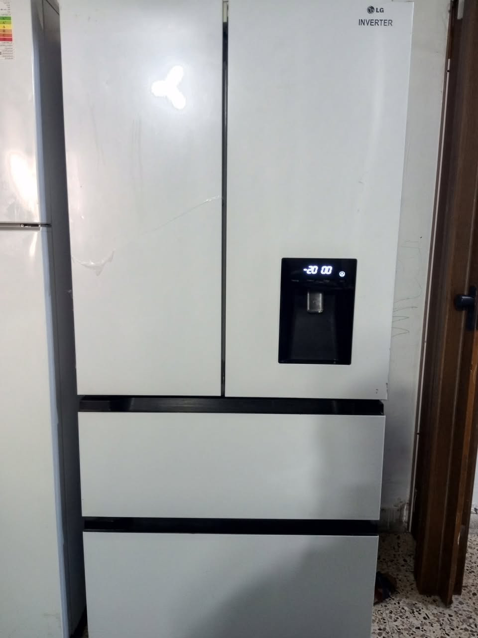 السلام عليكم ثلاجه نظيفه نظافه 85& القياسات مال ثلاجه الارتفاع: 5.8 قدم
العرض: 2.9 قدم
العمق: 2.4 قدم. 

سعر 350 بها مجال مكاني بغداد الاعظميه رقم الهاتف ***********
