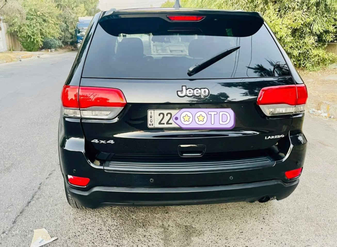 جيب لاريدو موديل ١٤ وارد امريكي مكفوله ما عدا مكان بارد في باب السائق اربعه اصابع محرك ما مفتوح . فتحه . كشن كهربائي . بصمه . تشغيل عن بعد .جنطه كهربائي . تحكم استيرن .تحديد السرعه*********** موجود وتساب اني مكلف بل نشر
