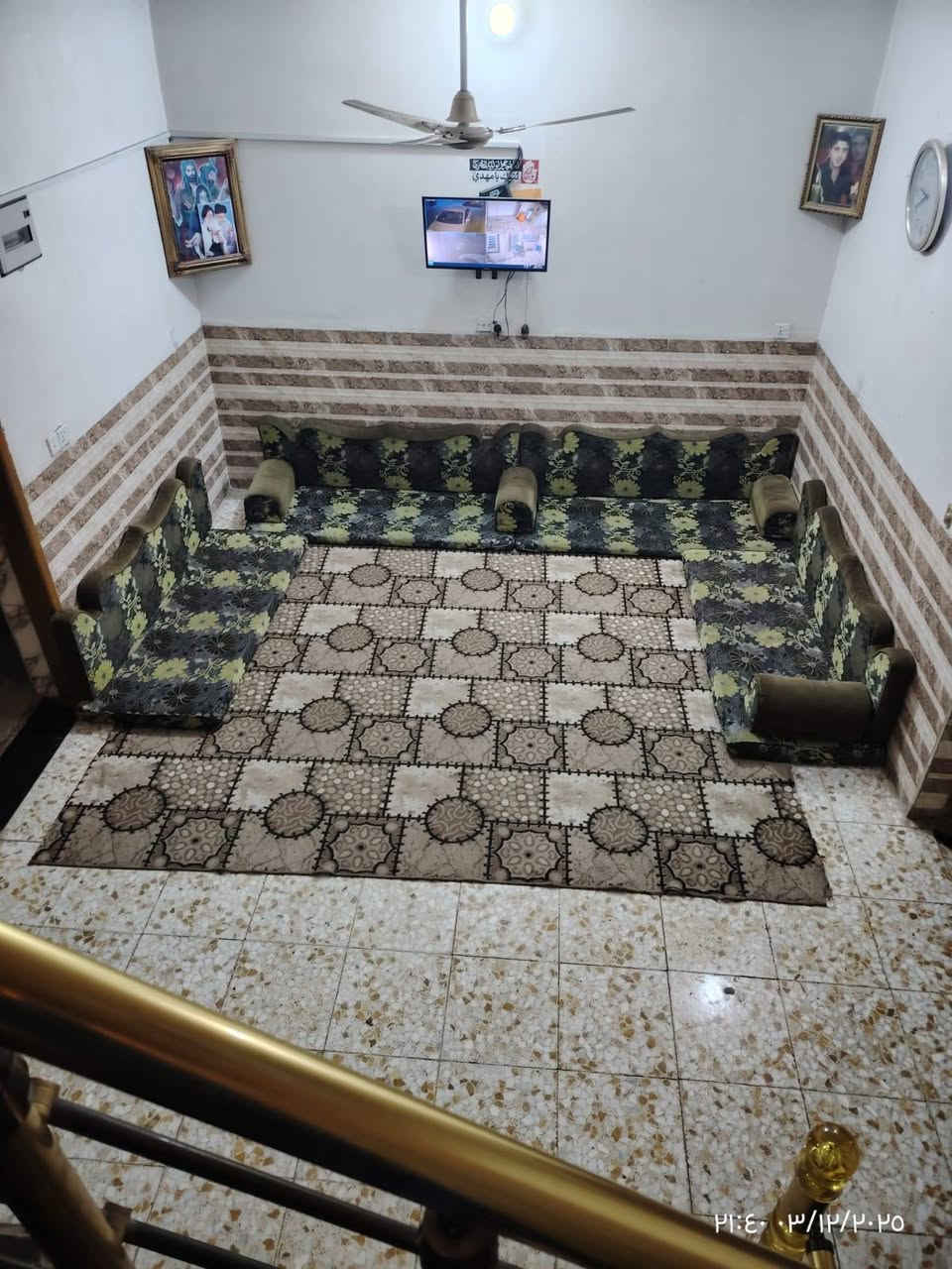 السلام عليكم ..
بيت للبيع مساحة 150 متر بناء حديث يحتوي على 4 غرف نوم استقبال..  صاله عدد 2 ..  مطبخ .. صحيات عدد 4 
العنوان قضاء الحر / الحي العسكري رابع بيت عن الشارع العام  
للاستفسار ***********
