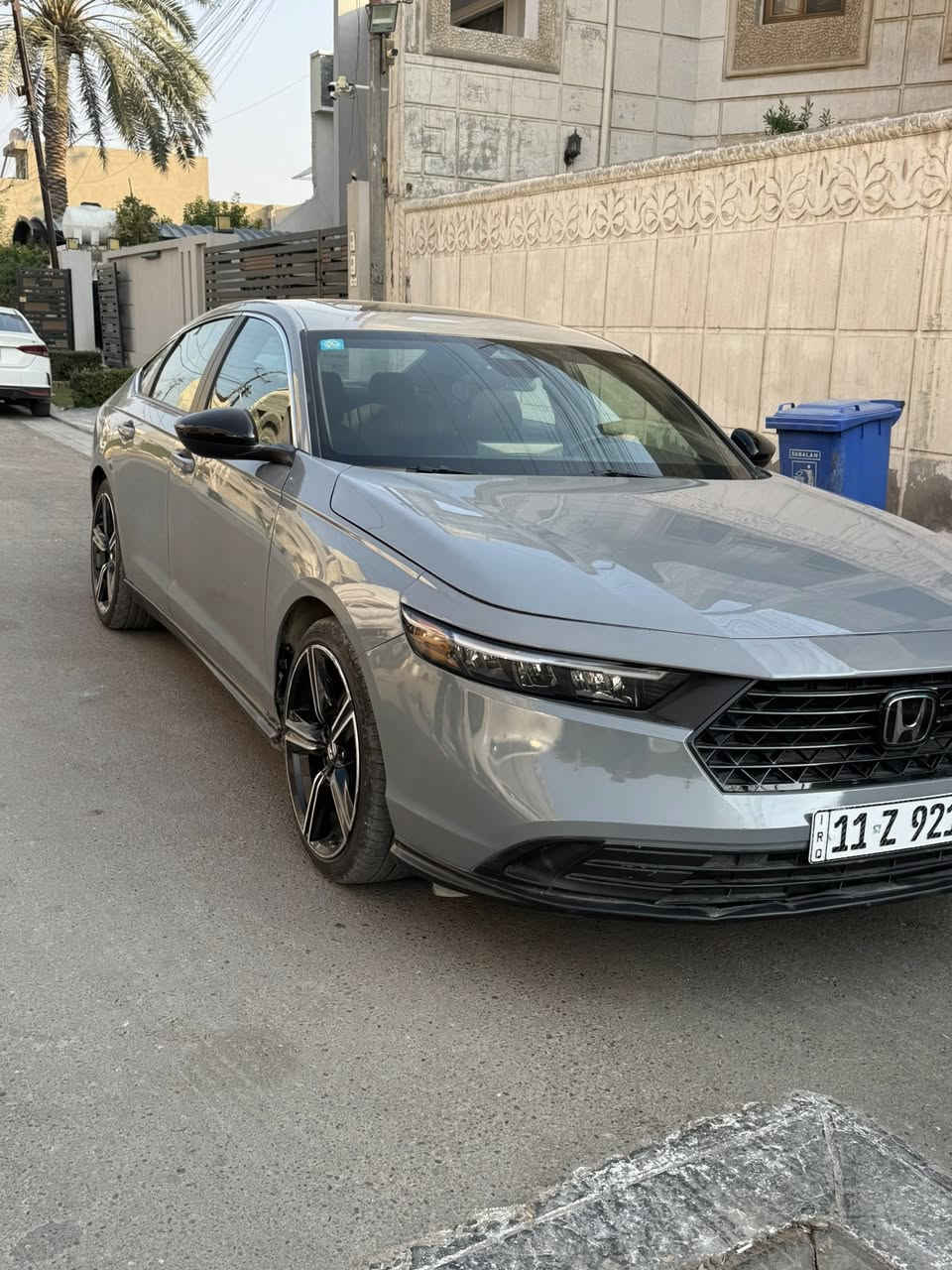 السلام عليكم 
هوندا اكورد 2024 sport للبيع
مواصفات الsport معروفه 
دخول جديد مرقم بغداد كامل 
حادثها موجود بلمنشور قطعة وحده صبغ 
الجاملغ الامامي مبدل ومصبوغ 
شواصي لغود كلها سليمه 
ملاحظه السياره(نقص رادار امامي)
مكان السياره بغداد _نفق الشرطه 
السعر 184 وبيها مجاال 
***********
