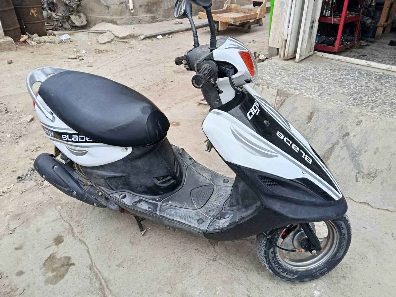 السلام عليكم
دراجه نوع ماكس قچمه 
الدراجه حالة وكاله الدراجه كفاله من كلشي 
الدراجه نازله من الرمبه صار حوالي 20يوم
التشغيله ناعمه 
الدراجه مديل 2008
السعر رمزي 600الف 
مكان حله مركز قرب جسر الهنود
للتواصل ***********
