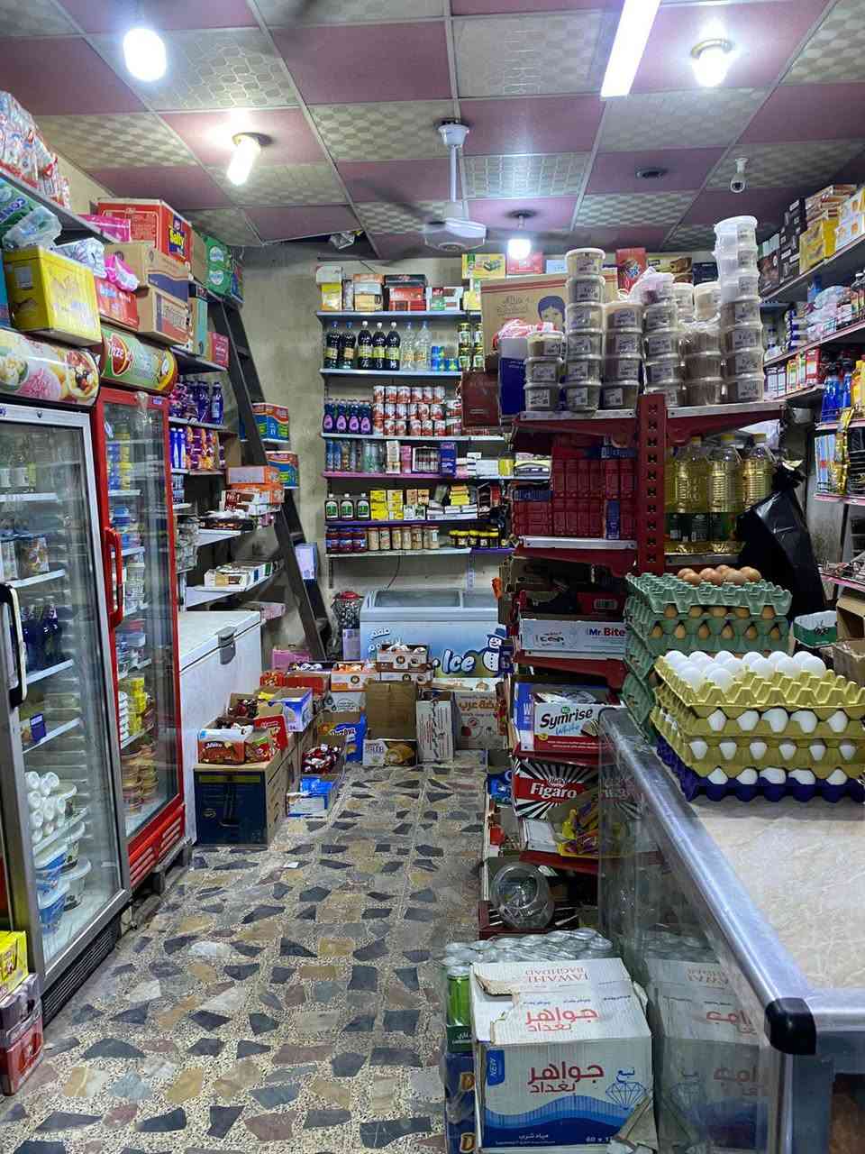 أسواق للبيع شارع الاصفر جاهزه خير من الله دخل قوي الشراي يتصل مو تعليقات ايجار 200 وبيه مخزن فوك المحل 
***********
