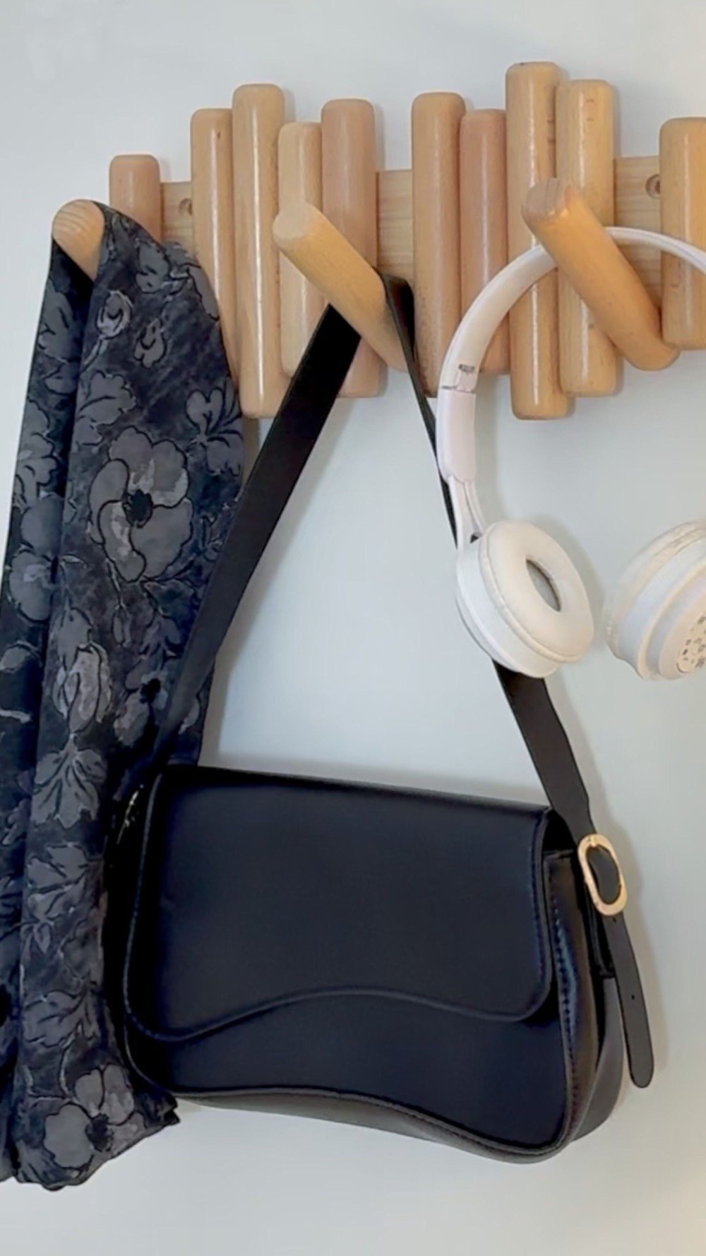 ودّع الفوضى ورتّب مساحتك بذوق ✨

تعلاكة ملابس خشب مودرن بتصميم أنيق وعصري

مشاجب خشبية قوية تتحمل الاستخدام اليومي

مثالية للملابس، المعاطف، الشالات والحقائب

تضيف لمسة ديكور دافئة لأي مكان 🪵

تركيب سهل وثبات عالي على الجدار

حل عملي وجمالي في قطعة واحدة 👌