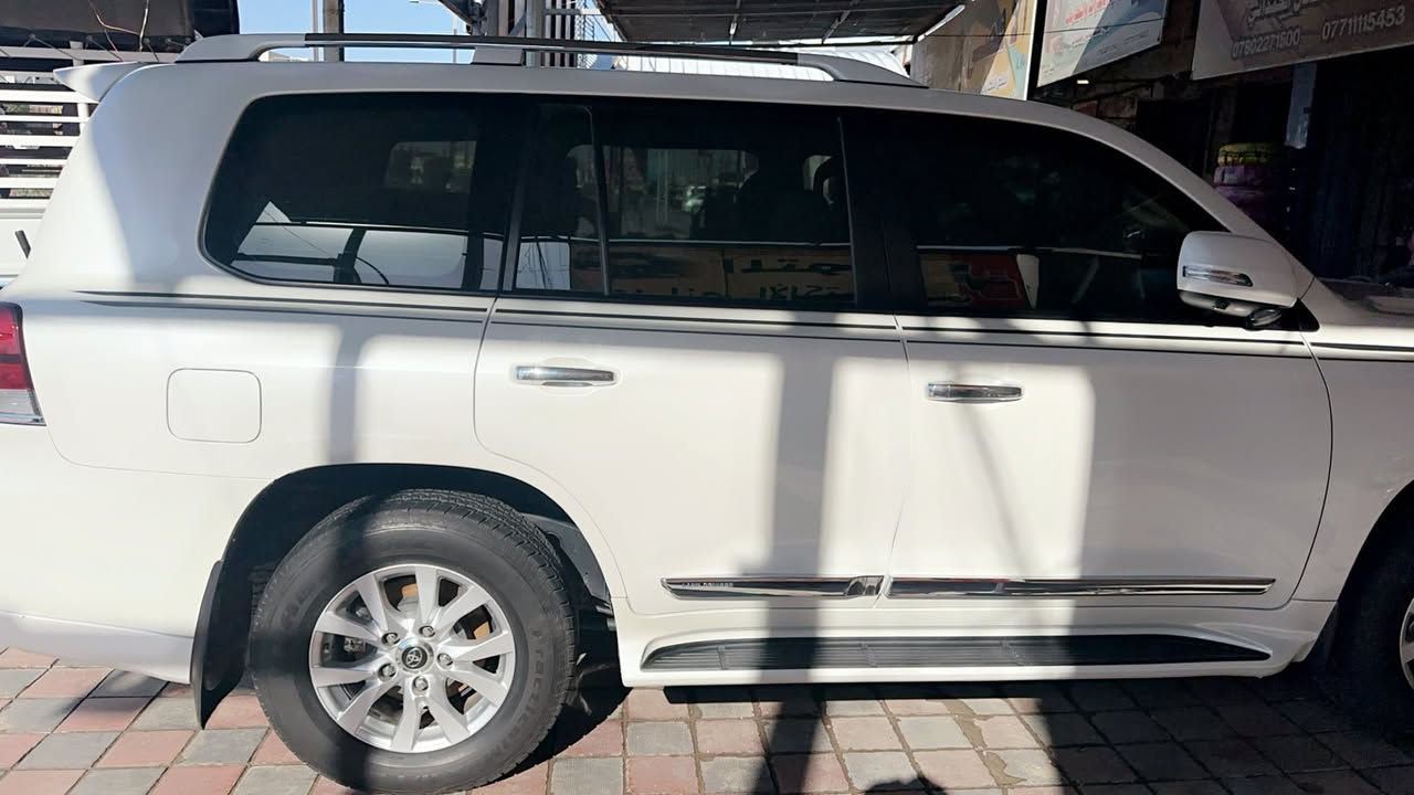 السلام عليكم
لاندكروز 2016 شركة جيهان 
GXR
المحرك 8 سلندر 
السياره على وضع الشركه النظافه و لمعه الصبغ 
تخم تاير جديد 
بيه بارد شي بسيط باب السايق 4 اصابع 
مكان السياره الفلوجه 
بيع او مراوس حسب القناعه 
للاستفسار الاتصال على الرقم 
***********
