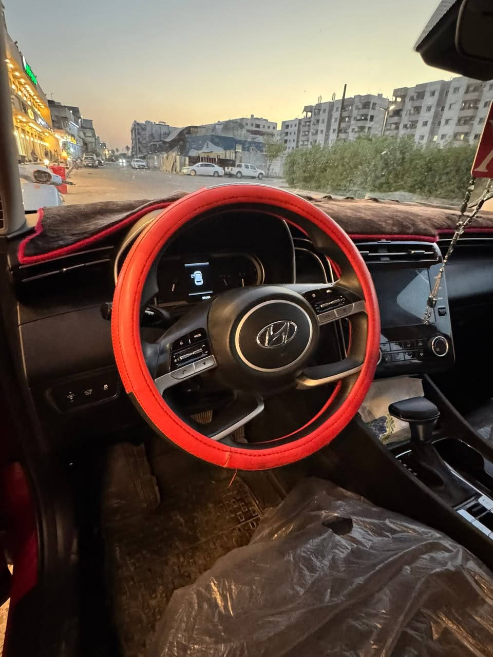 هونداي توسان وارد امريكي 
موديل 2023
مكينه 2500
كشن كهرباء 
تحكم ستيرين ورادارات 
تحديد مسار 
نقط عمياء 
تبريد قطعتين 
الشاشه ابل كار بلي 
شحن واير ليس 
حادثها قبغ جطنه مبدل ومصبوغ 
ماشيه ٢٥ الف كيلو متر 
السعر 222 ورقه وبيها مجال بسيط
***********
