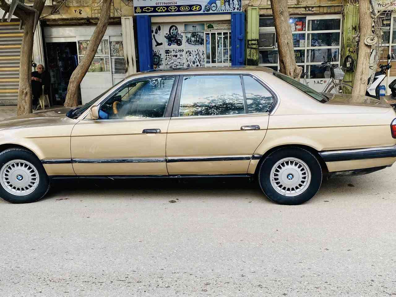 سلام عليكم
735 اصل اوتو 

كير محركمكفولات 

موديل 1989 اصل 

تخم تاير جديد 

سعر 39$  بي مجال شي قليل 

***********
