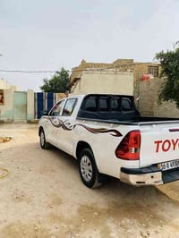 اسلام عليكم هايلوكس موديل 24 بسمي ماشيه 35 كفاله عامه اريد مراوس فلونز...