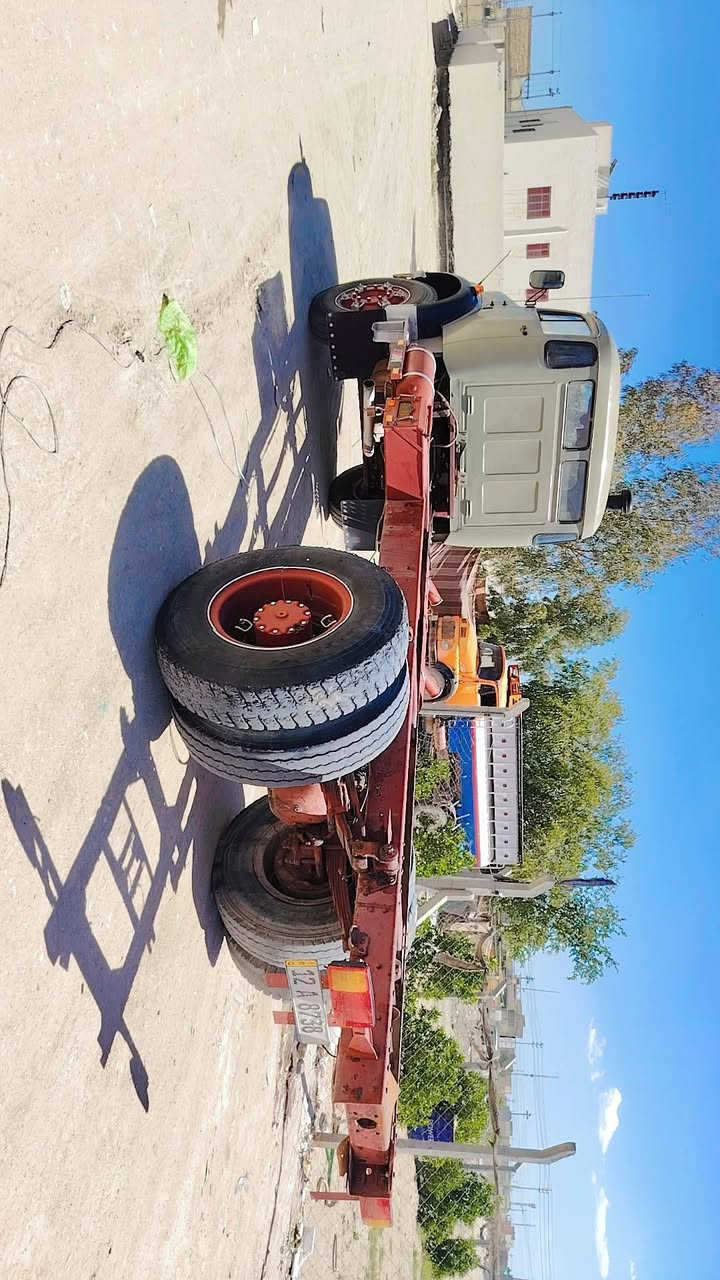 للبيع قجمه تك بلادي اصل 80 سياره جاهز قماره مصبوغ جماليه شاصي خام جديد مكينه ستندر ساندر كير عادي
سياره بسمي
***********
***********
