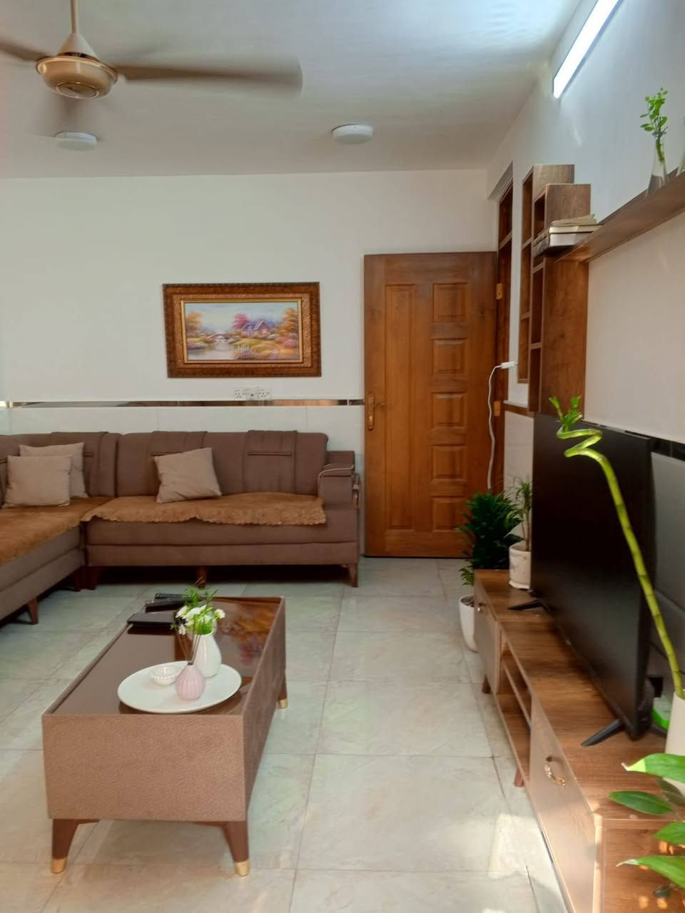 يعلن مكتب الباش الشمري للعقار والمحاماة عن توفر دار للبيع مساحة 84 واجهة 6 بناء حديث يحتوي على طرمه واستقبال ومطبخ وخدمات  وغرفة نوم طابق ثاني 2نوم وخدمات  العنوان بغداد الجديدة خلف شارع المسبح قرب مدرسة الخندق  للاستفسار مراسلة اوتصال ***********
***********
