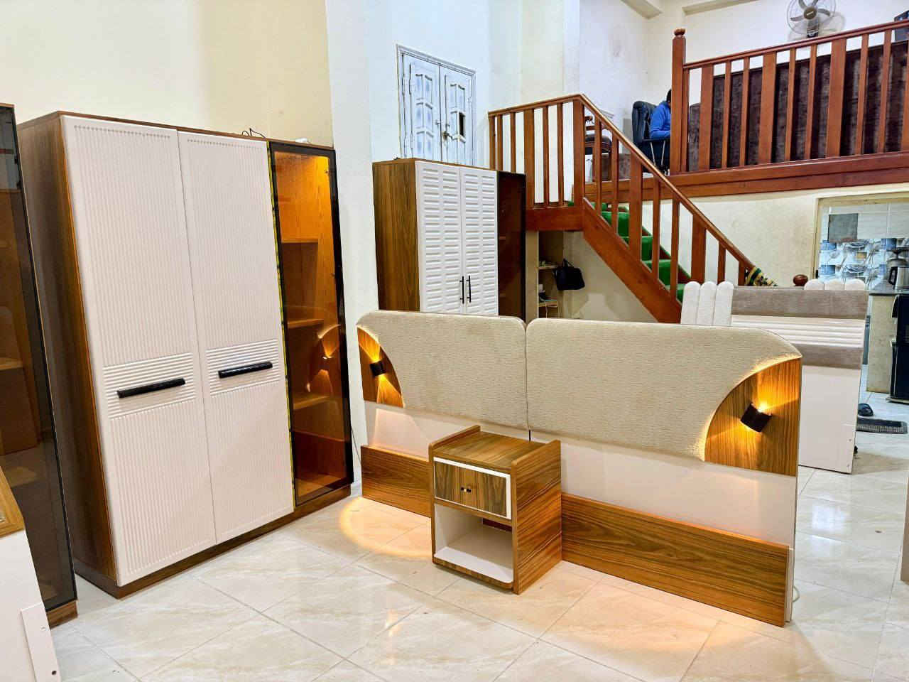 ✨اطفال دريسنج فوري
الخامات. خشب كبس سويدي

 قوايم زان وقواشيط زان 

ملزوقه قشره افريقي

 اعلي مستوي نجاره

 وفنش ف السوق كله بفضل الله

الغرفه عباره عن

دولاب 150سم

و2سرير120سم

وكمودبالبرواز


**إذا كنت صاحب هذا الإعلان وتريد حذفه لأي سبب، رجاءا أرسل رسالة إلى الدعم الفني**