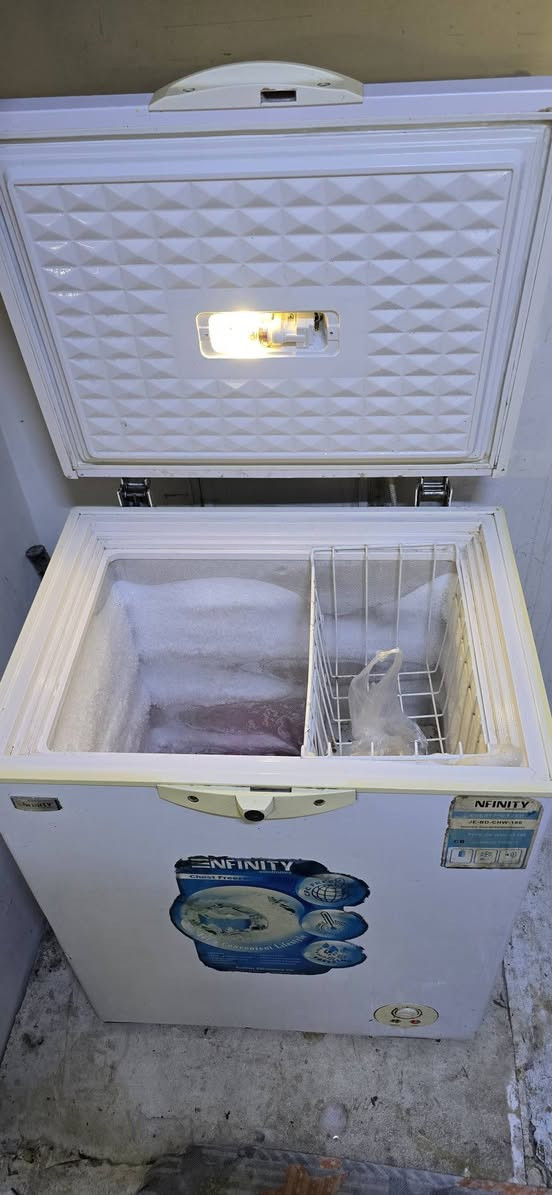 سلام عليكم للبيع مجمدة نضيفه وشغاله مكاني مجمع بسمايه وموجود توصيل جميع مناطق بغداد ***********
١٠٠الف
