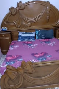 غرفة نوم خشب نظيفه جداً السعر 800 الف وبيها مجال العنوان بغداد الكاظمي...