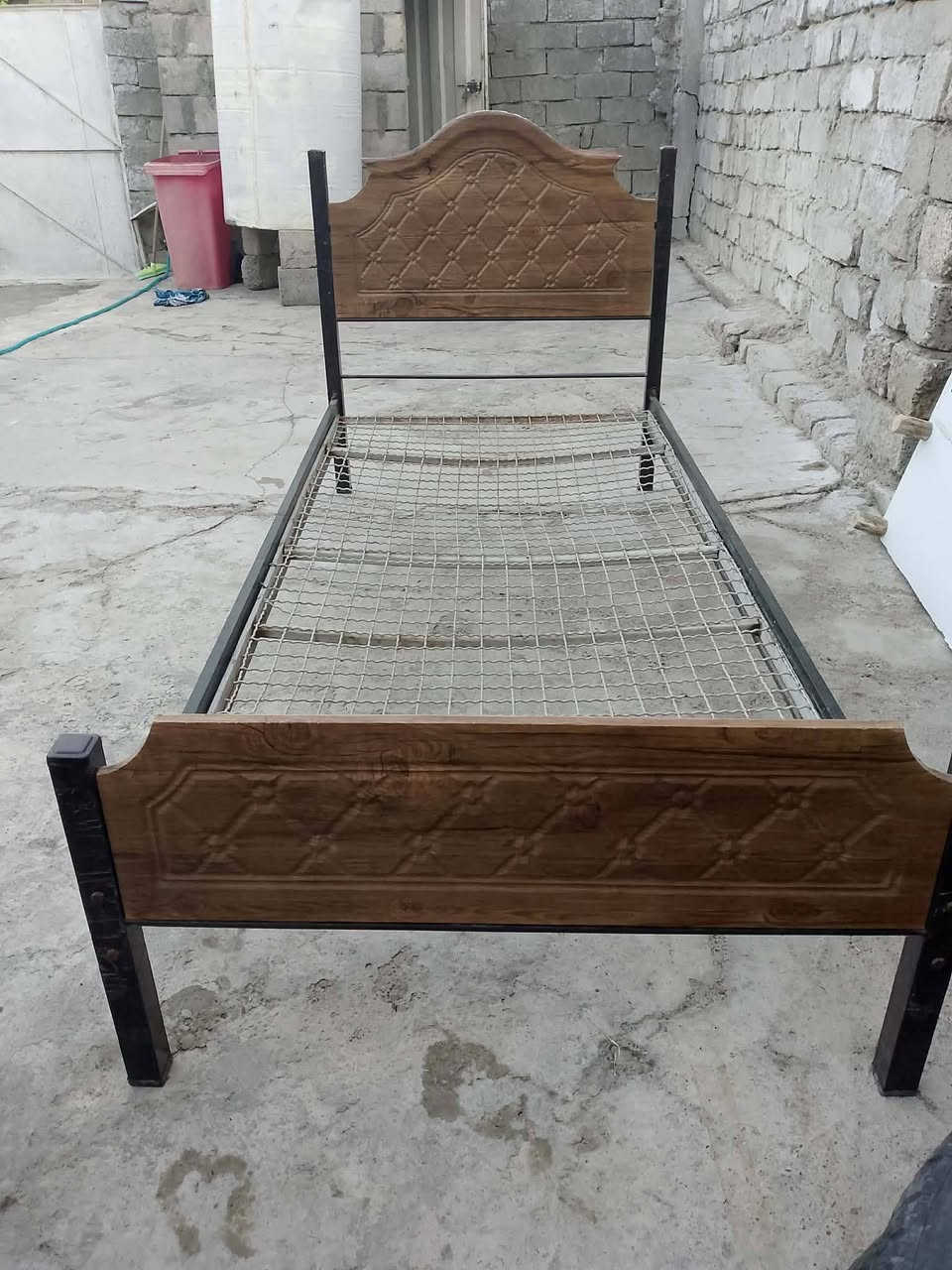 تختوته انضاف كدام العين
سعره التخت خشابي ب25
سعر القريوله 30 
مكاني موصل جانب الايسر منطقه كوكجلي
*********** انتصال او واتساب 
***********
