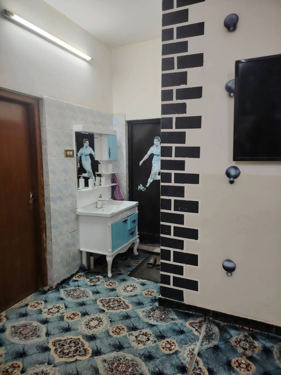 دار للبيع طابق ونص مساحته 300.
10*30.
القادسية قطعه 500 قرب جامع النور 
عرض الشارع 15
السعر 137 وبي مجال
يتكون الدار من ثلاث غرف نوم وصاله وخطار
للاستفسار الاتصال 
***********
