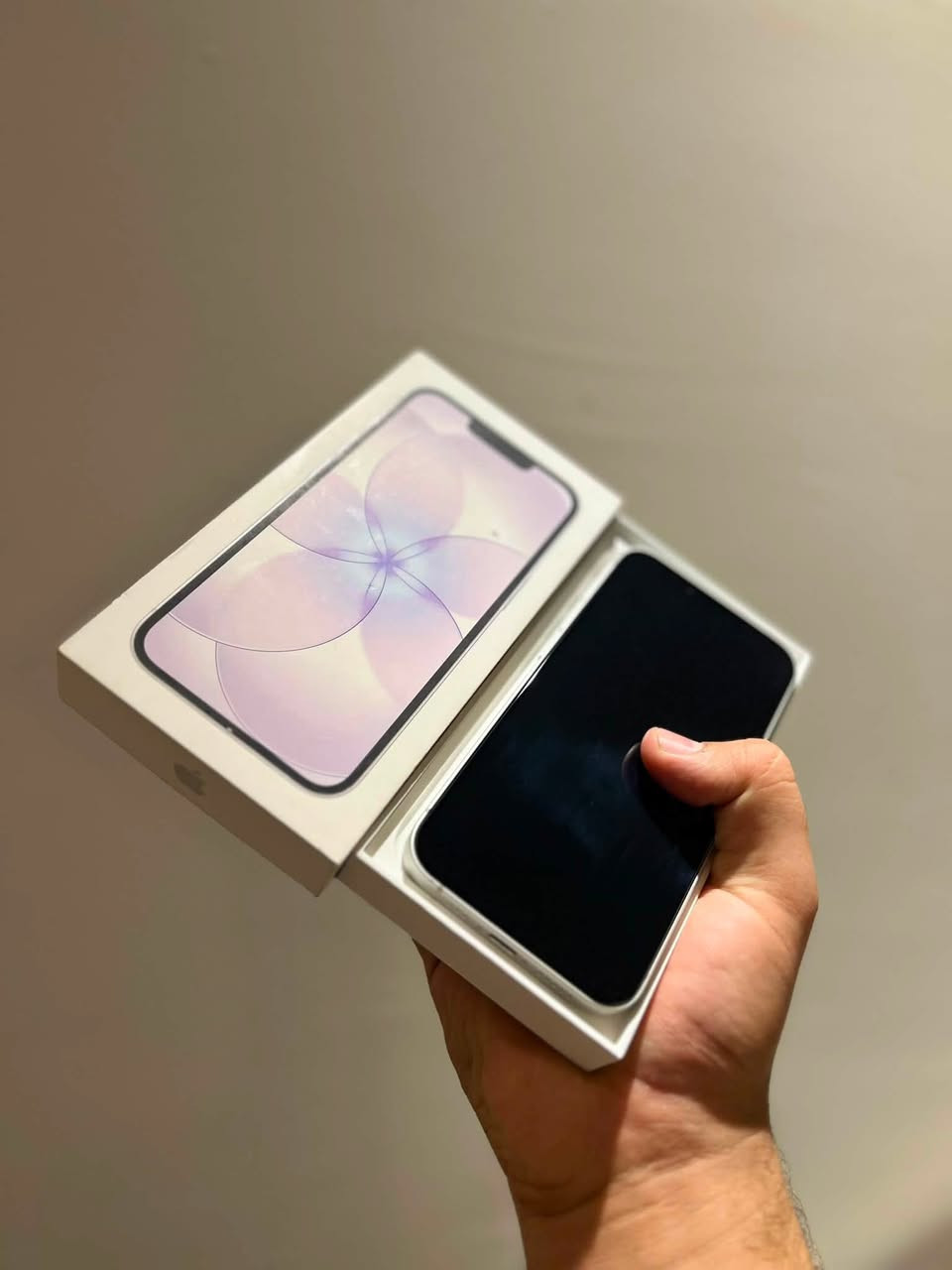 iPhone 17e 
ذاكره 256 
بطاريه 100 مشحون (20 مره فقط)ستعمال سبوعين 
جهاز كامل ملحقات حت كيبل الاصلي بي 
جهاز الحد الآن ضمانه سنه كامله من شركه ابل 
جهاز شرق اوسط شريحه فعليه مو إلكتروني يعني المرغوب ويصير اله اكتروني 
سعر 875 الف
مكاني بغداد 
***********
