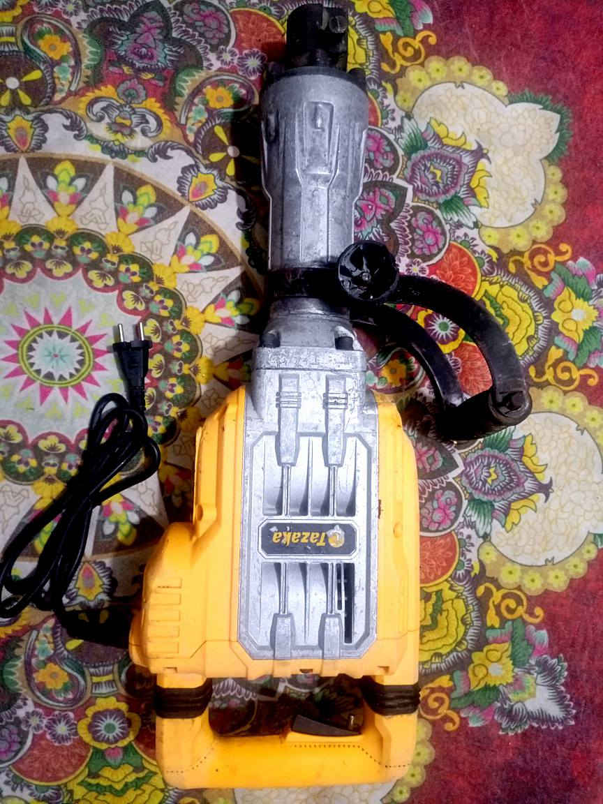 سلام عليكم
دريل كسار كبير ماركة تازاكا
نضيف سعر 85

كوسرة ماركة تام نضام السرع
نضيف سعر 30

كوسرات ثنين النوع بالوني
نضيفات سعر الوحدة 35

مكان بغداد البلديات يوجد توصيل 
رقم واتساب ***********
