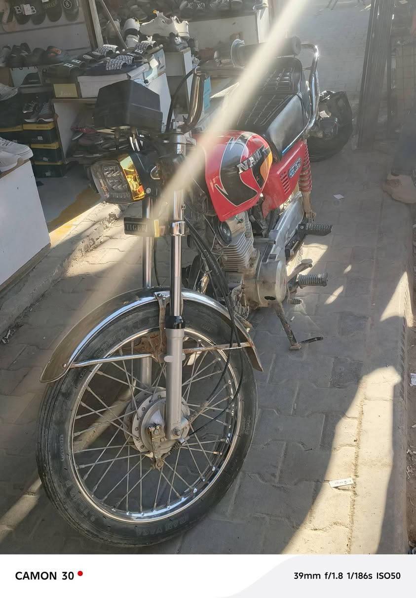 سلام عليكم دراجه للبيع اوراق اصولي شاصي 18 محرك 18 والباقي كلهن 25 دراجه حلوه ونظيفه مكاني الديوانيه حي العسكري ***********
