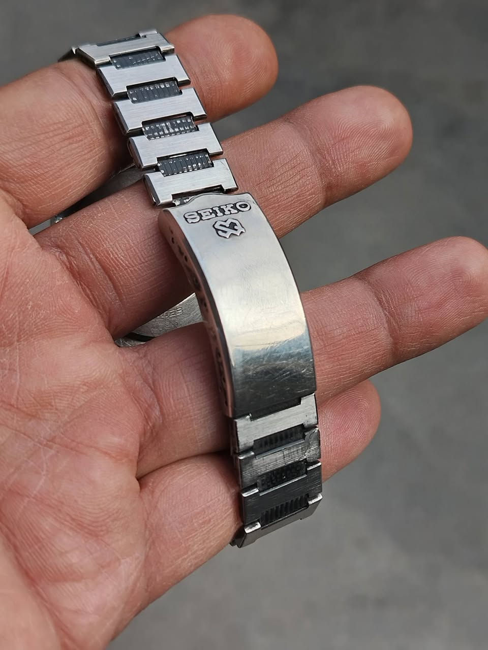 من رخصه الادمن الطيب نوادر الساعات الإلكتروني   ساعة  من سيكو  كوارتز رقمية عتيقة من الفولاذ المقاوم للصدأ. تشمل ميزاتها الرئيسية متعدده كرونوكراف 
تمثل تقنية رائدة من عام 1978.
هيكل وحزام من الفولاذ المقاوم للصدأ   مهتم يراسلني خاص ويدلل يوجد توصيل لكل العراق وجمعه مباركه


**إذا كنت صاحب هذا الإعلان وتريد حذفه لأي سبب، رجاءا أرسل رسالة إلى الدعم الفني**