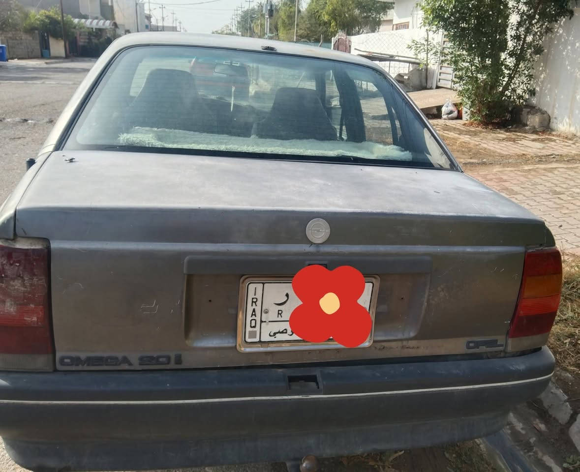 اوبل اوميكا صندوق موديل ١٩٨٨ رقم كركوك كير اوتوماتيك قفل مركزي بيها بطاقة بنزين وسنوية عظم عاج لكن منتهية من سنتين شرط التحويل ودفع الغرامات فورا
مكانها كركوك وسعرها ٢٦ ورقة  .
الاتصال بالرقم ***********
