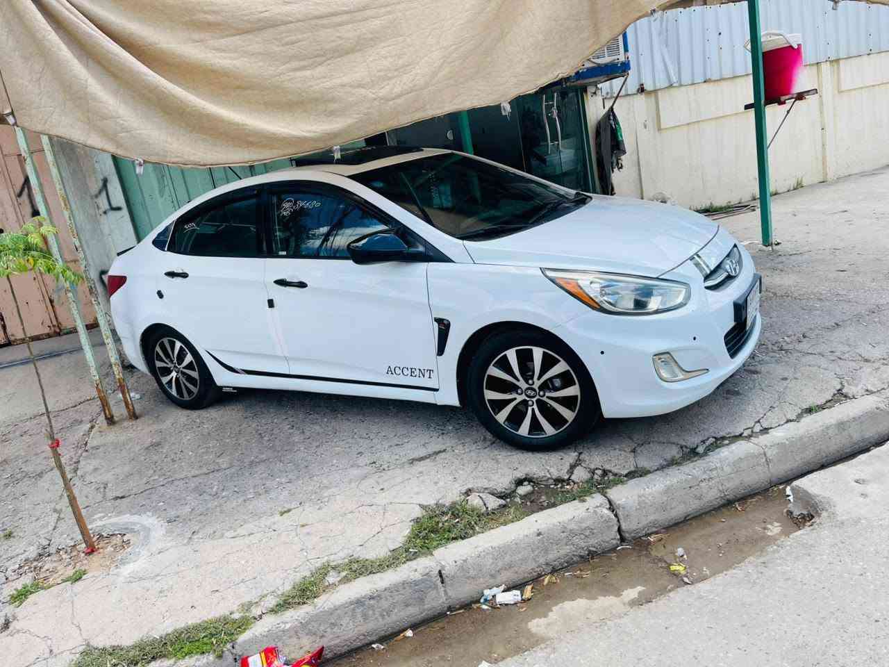 اكسنت امضلع امريكي 
موديل 2016
محرك 16
السياره رقم بغداد بسمنه 
ضرر خلفي موجود بل منشور 
السياره بيها 3قطع مصبوغه بس أبيعك مصبوغه أحزام 
السعر 83وبيها مجال التواصل 
***********
***********
